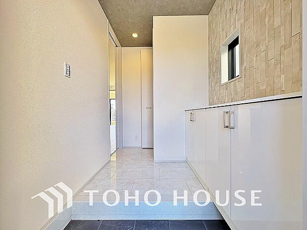 ダウンライトを使用しお洒落に演出。帰りたくなる家をテーマに設計。いつも「人」と「家」の間に・・・。