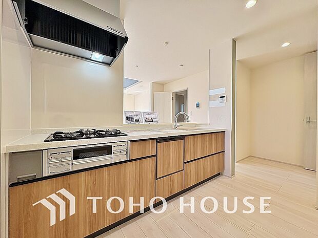 ご家族みんなで調理ができる位のスペースを実現したキッチン空間となっております。