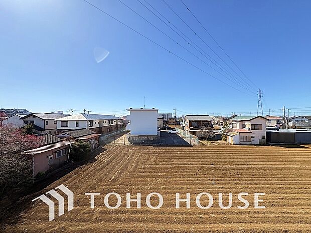 その豊かな眺望にふさわしい空間には、通風・採光にも優れ、心地よい光と風があふれています。