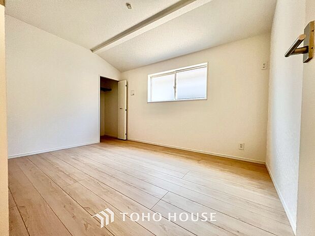 家具の配置がしやすい室内。趣味の部屋としても十分な広さを確保しており、快適にお使いいただけます。