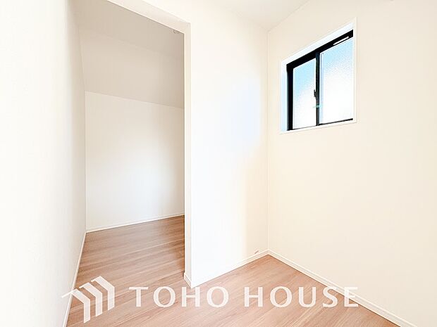 たっぷりと荷物を入るよう広々としたウォークインクローゼットを完備、使い勝手の良さを追求しております。