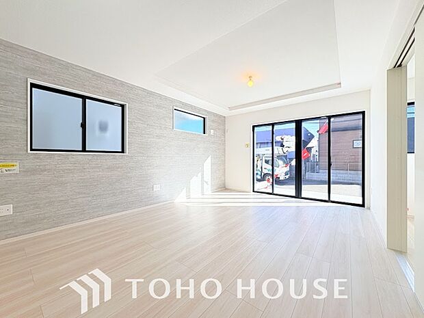 光が注がれる青い空から鮮やかに赤色にゆっくりと染まる。そんな優しい時間がここでは流れてゆく。