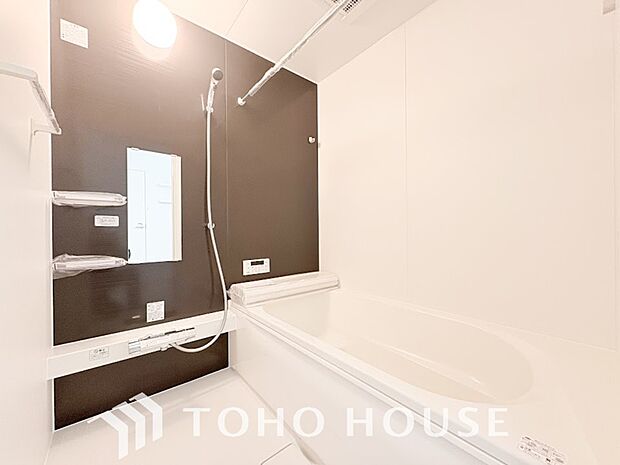 一日の疲れを癒すための心地よいバスタイムを演出する浴室はゆとりあるサイズを採用。