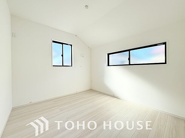 白を基調とした室内は、明るい住空間を造り出すだけでなく、清潔感をもたらしてくれます。