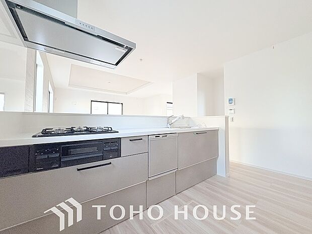 広々キッチンを採用。みんなで作った料理を召し上がりながらの会話は、どのような物になるのでしょうか。