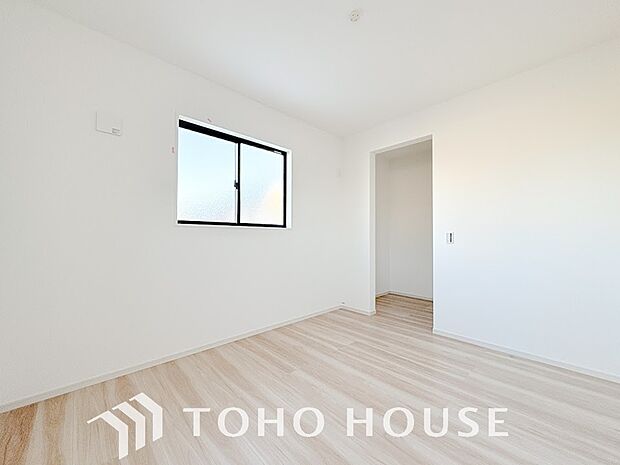 お子様の心と身体を見守る子供部屋として、小さな自立心を育むお部屋作りを見越してご覧下さい。