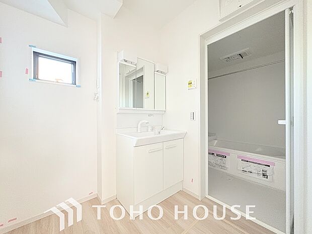 収納もさる事ながら、朝の慌ただしい時間もホテルライクなスペースで余裕とゆとりを感じて頂けます。