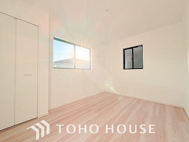 白を基調とした室内は、明るい住空間を造り出すだけでなく、清潔感をもたらしてくれます。