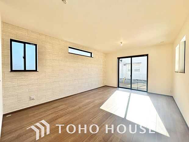 光が注がれる青い空から鮮やかに赤色にゆっくりと染まる。そんな優しい時間がここでは流れてゆく。