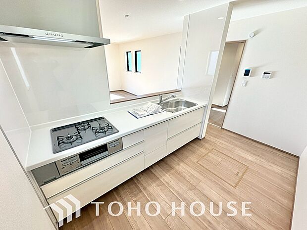 ご家族みんなで調理ができる位のスペースを実現したキッチン空間となっております。