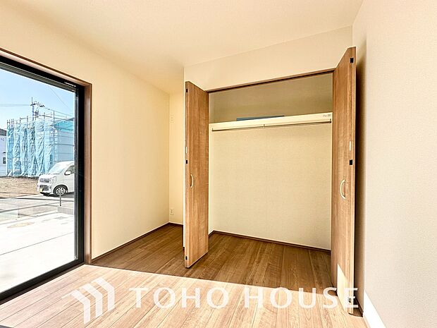 お子様の心と身体を見守る子供部屋として、小さな自立心を育むお部屋作りを見越してご覧下さい。