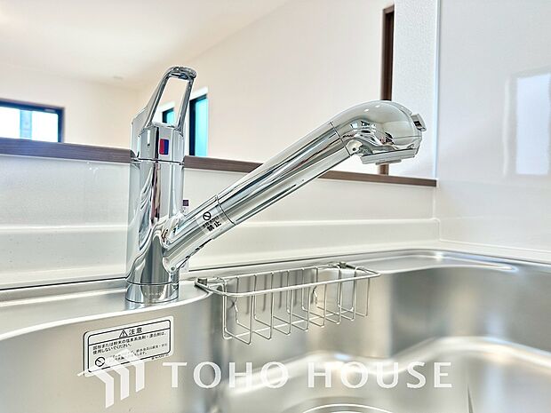 浄水器ボタンひとつで浄水と原水に切り替えられる浄水器一体型水洗を使用。