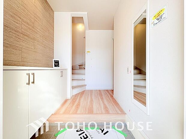 毎日みんなを見送り、そして迎え入れる場所だから。帰りたくなる家をテーマに設計した、自慢の玄関です。