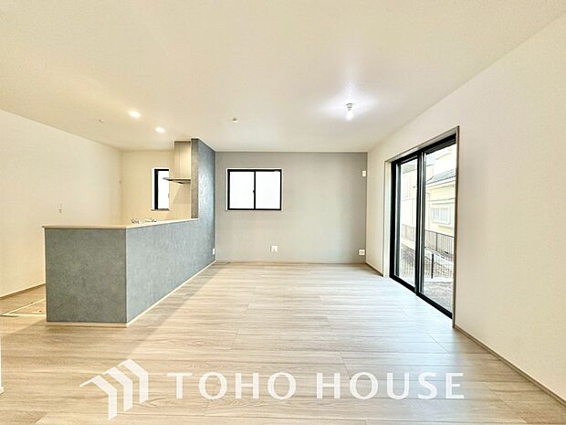 造りこんだ空間演出の妙が生み出す光と質のハーモニーはこの住宅のクオリティの良さを実感させてくれます。