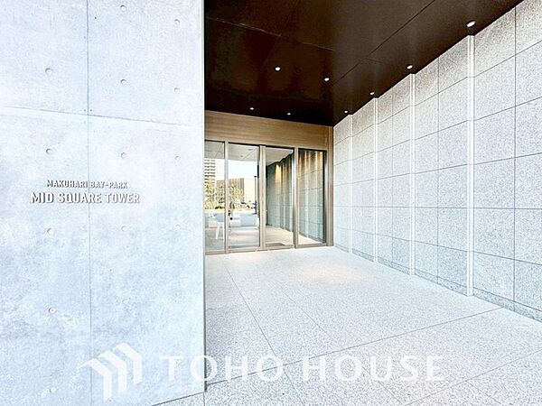 重厚感あふれるエントランスは、マンションの魅力の一つとして、第一印象を高める重要なポイントです。