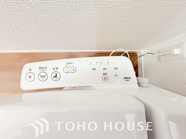 トイレには快適な温水洗浄便座付。