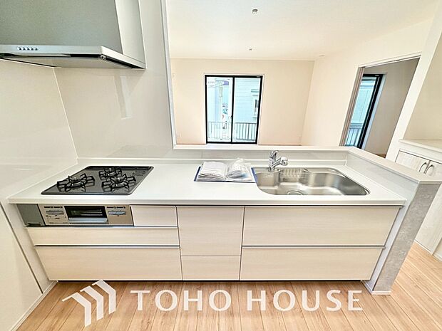 広々キッチンを採用。みんなで作った料理を召し上がりながらの会話は、どのような物になるのでしょうか。