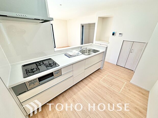 ご家族みんなで調理ができる位のスペースを実現したキッチン空間となっております。