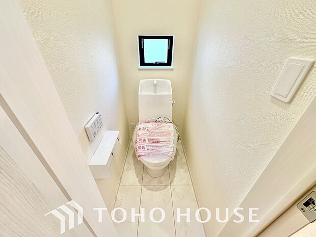 清潔な空間であって頂けますように、目に留まるだけではなく汚れをふき取り易いフロアと壁紙をチョイス。