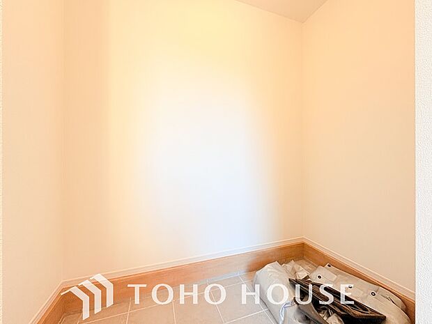 たっぷりと荷物を入るよう広々としたウォークインクローゼットを完備、使い勝手の良さを追求しております。