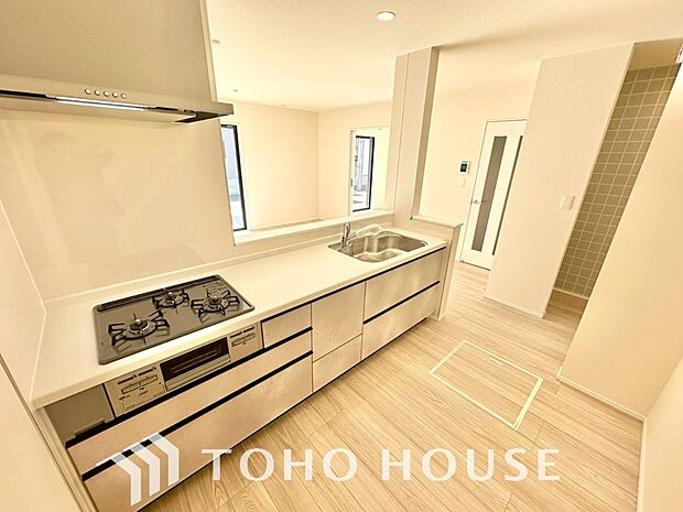 お料理の上手な方が独壇場でお料理の腕を披露するスタイルに向いているキッチンです。