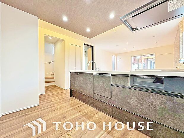 お料理の上手な方が独壇場でお料理の腕を披露するスタイルに向いているキッチンです。