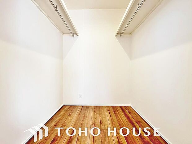 建物内部の収納には拘りました。共有部分に設けた収納。お荷物が多い方にも安心です。