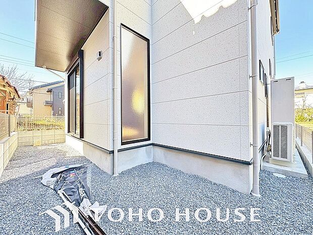 お子様がお庭で遊ぶのを見守りつつ、キッチンでお料理やリビングでくつろぐことができる安心な間取り。