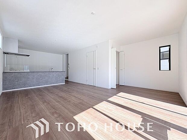 朝は爽やかな日差しを浴びながら、家族みんなでおいしい朝食。昼下がりにはのんびりと過ごすひと時。