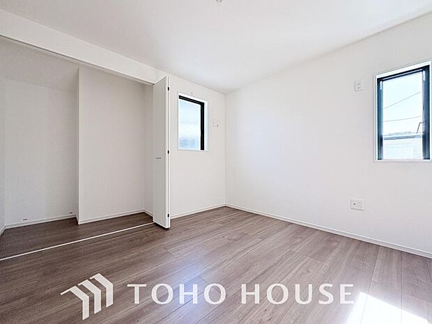 快適な光を取り入れ、心地よい風を取り入れます。心と体をゆったりと安らげる寝室。