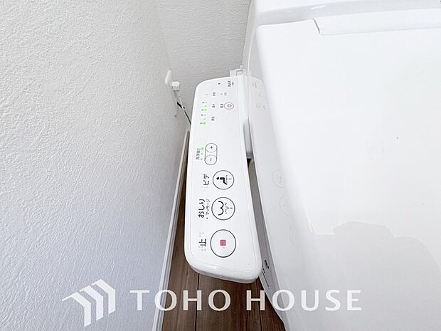 温水洗浄便座付。脱臭機能なども備え、快適な空間に。