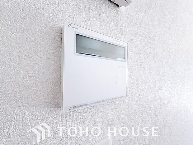 通気性や快適性を重視したリビングには、空気を汚さずに室内を快適な温度に保つ床暖房を完備しております。
