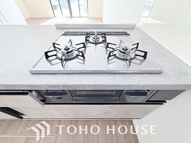 毎日料理をする、料理が好き、家族が多くて量を作る必要がある、等の方々にとっては必須の3口コンロ。