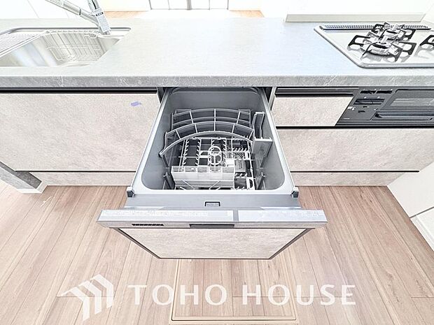 ビルトイン食洗機。高温のお湯や高圧水流を使うことにより汚れを効果的に落とすことができます。