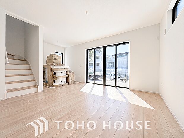 光と風があふれる開放的なリビングダイニングには自然と家族みんなが集まってきます。