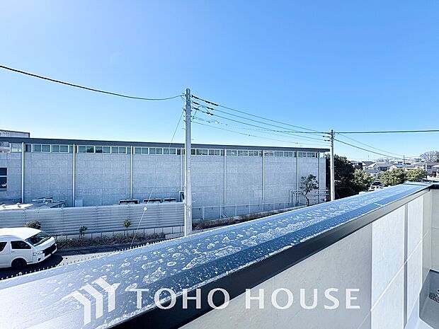 豊かな陽光に照らしだされる素敵な空間。季節を問わず華やいだ素敵な風景をお楽しみいただけます。