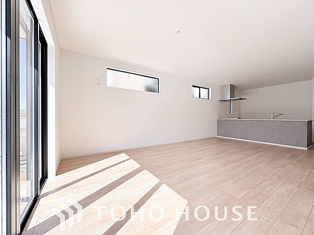 広いLDKでは家族が集まり一緒の時間を過ごせる工夫がされております。