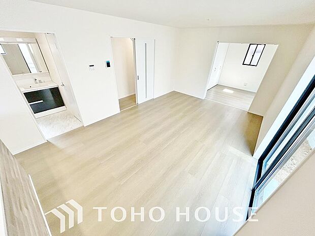 造りこんだ空間演出の妙が生み出す光と質のハーモニーはこの住宅のクオリティの良さを実感させてくれます。