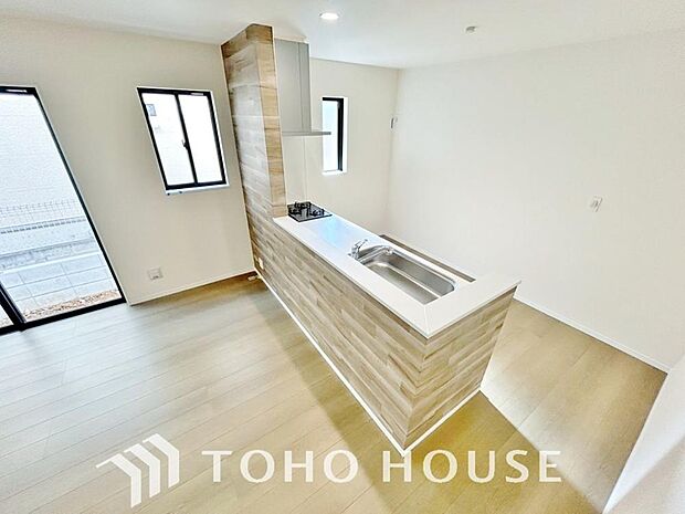 お料理の上手な方が、独壇場でお料理の腕を披露するスタイルに向いているキッチンです。