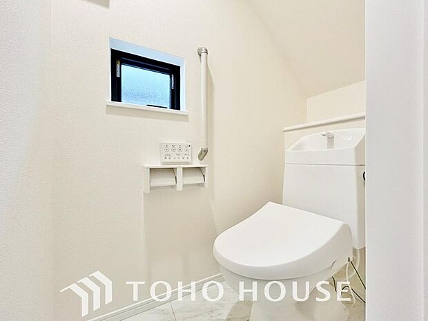 清潔な空間であって頂けますように、目に留まるだけではなく、汚れをふき取り易いフロアと壁紙をチョイス。