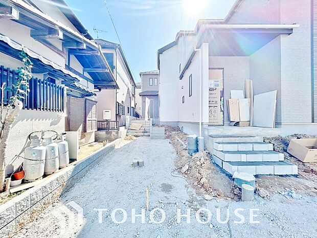 ゆったりとした駐車スペースを確保いたしましたので、大きめのお車でも駐車可能です。