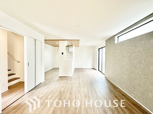 広いLDKでは家族が集まり一緒の時間を過ごせる工夫がされております。