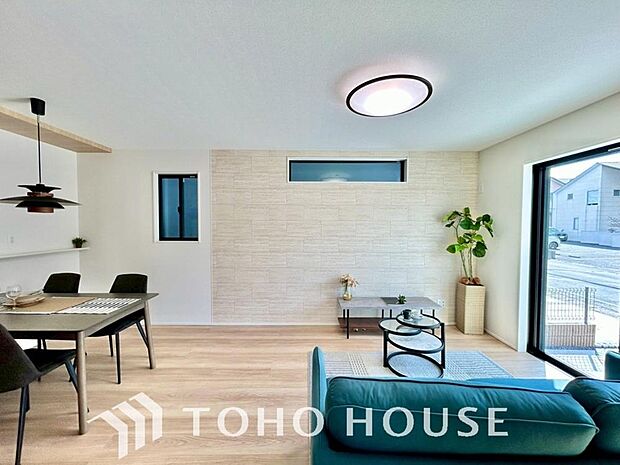 作り手の「気持ちの良いリビングでお過ごししていただきたい」という思いを感じさせます。