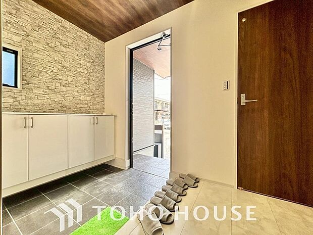 ダウンライトを使用しお洒落に演出。帰りたくなる家をテーマに設計。いつも「人」と「家」の間に・・・。