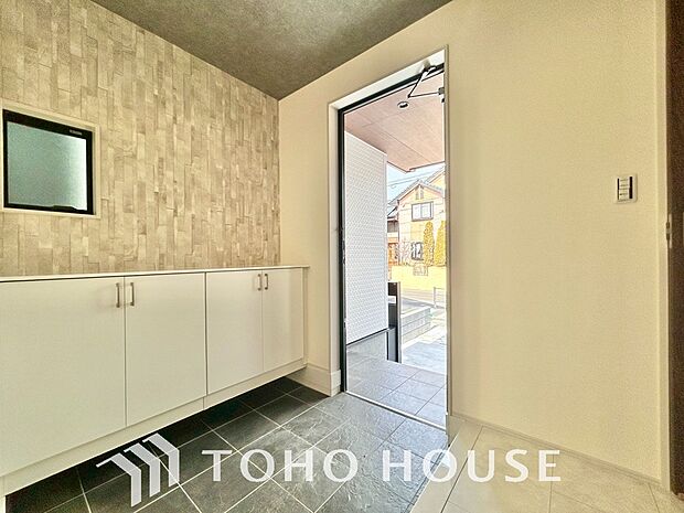 ダウンライトを使用しお洒落に演出。帰りたくなる家をテーマに設計。いつも「人」と「家」の間に・・・。