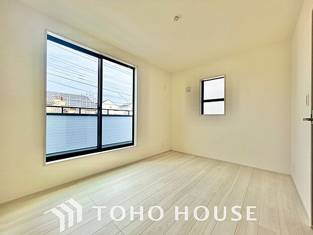 一日の疲れを癒やしてくれる主寝室。時を忘れて過ごす場所として過ごせるお部屋。