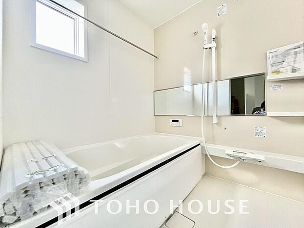 心地よいバスタイムを演出する浴室はゆとりあるサイズを採用。