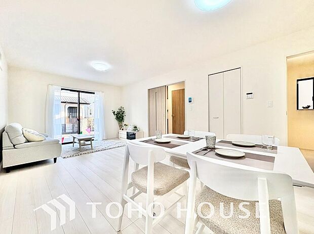 作り手の「気持ちの良いリビングでお過ごししていただきたい」という思いを感じさせます。