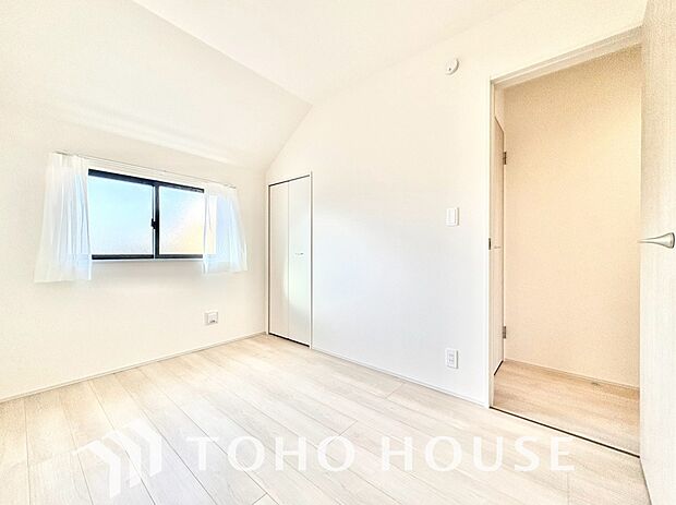 一日の疲れを癒やしてくれる主寝室。時を忘れて過ごす場所として過ごせるお部屋。