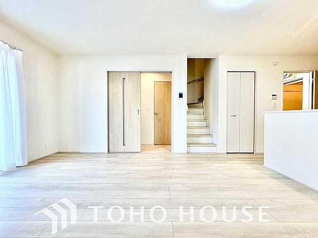 作り手の「気持ちの良いリビングでお過ごししていただきたい」という思いを感じさせます。